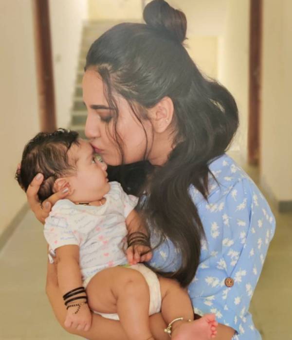 கொஞ்சிவிளையாடும் நேகா