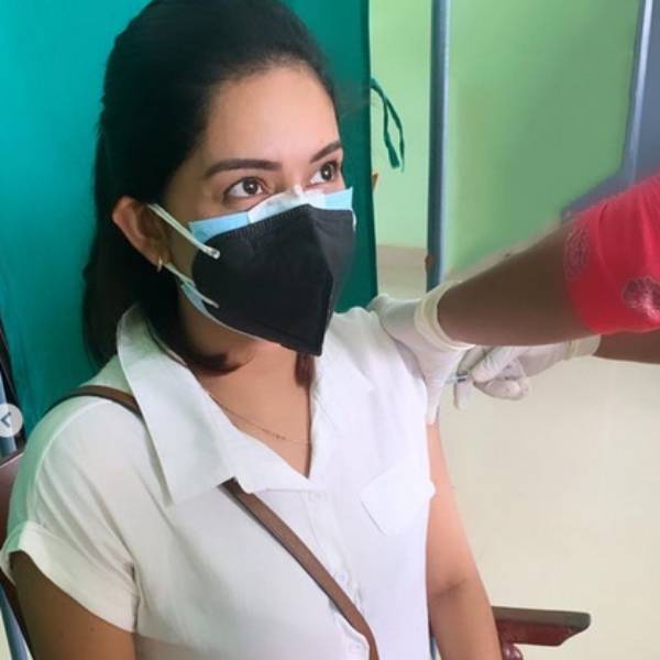 தடுப்பூசி போட்டுக்கொண்டார்