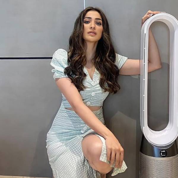 பல படங்களில்