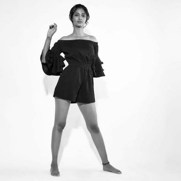 அறிமுகமானார் 