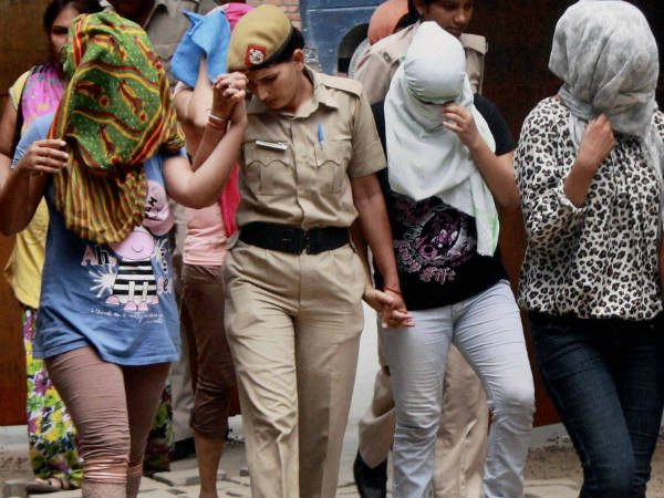 இளம் பெண்கள் மீட்பு