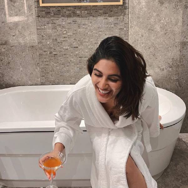 இன்ஸ்டாகிராமில் பிரபலம் 