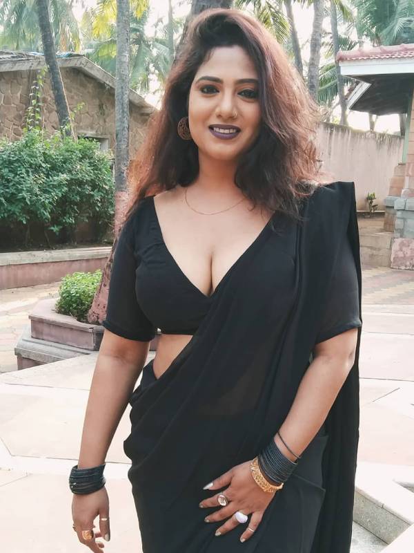 ஒய்னை குடித்தப்படியும் 