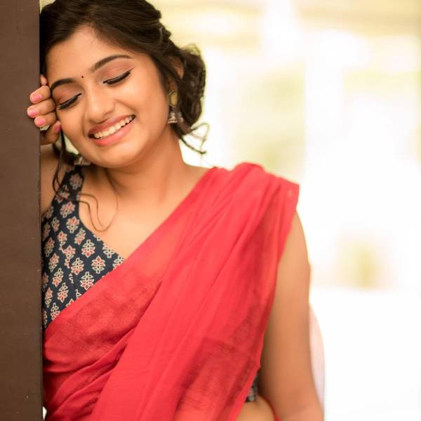 ஸ்லீவ்லெஸ் ஜாக்கெட்டில் சிலிர்ப்பு 