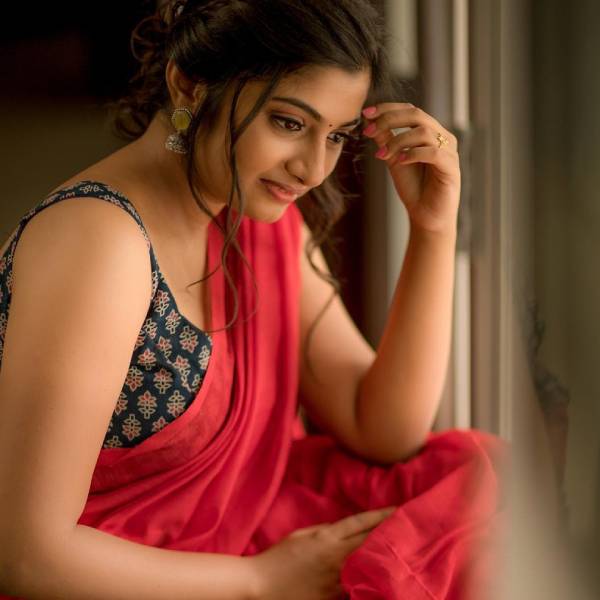 சேலையிலும் கலக்கல் 