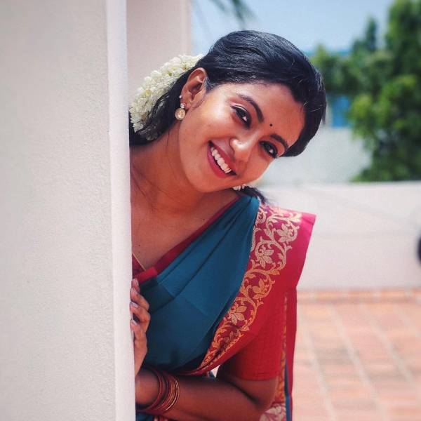 காத்திருக்கும் பெண்கள் காத்திருக்கும் பெண்கள்