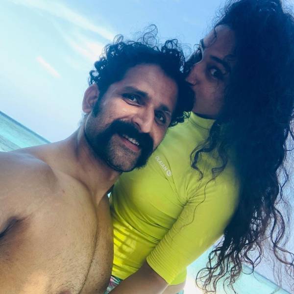 மனைவியுடன் ரொமான்ஸ் 