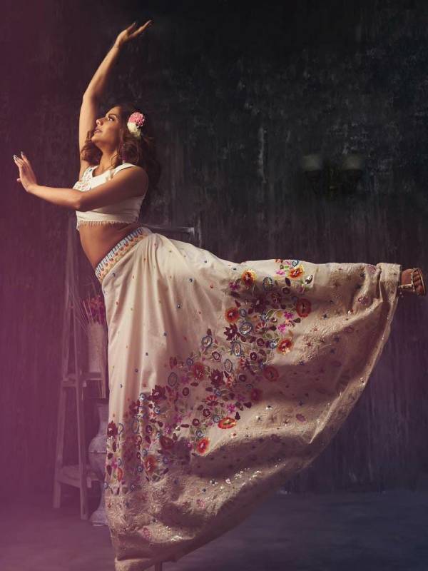 ஒற்றைக்காலில் டான்ஸ் ஒற்றைக்காலில் டான்ஸ்