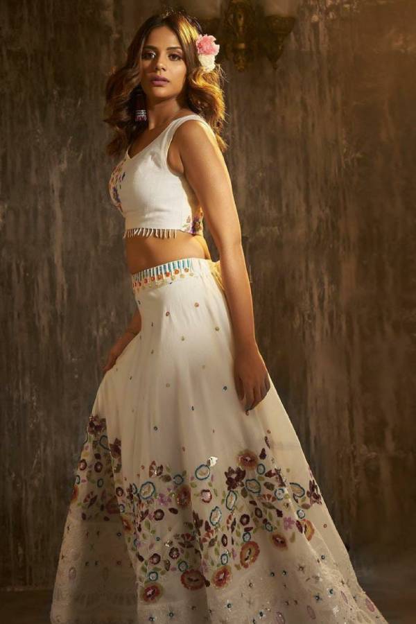 4 பெண்களை மையமாக 4 பெண்களை மையமாக