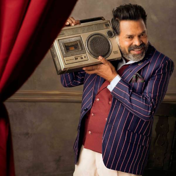 அசத்தினார்