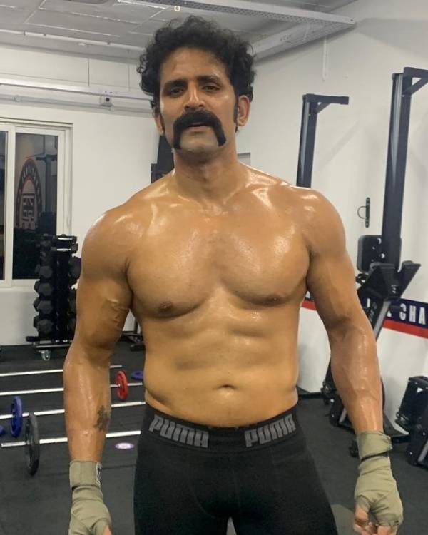 ஆஜானபாகு ஆஜானபாகு