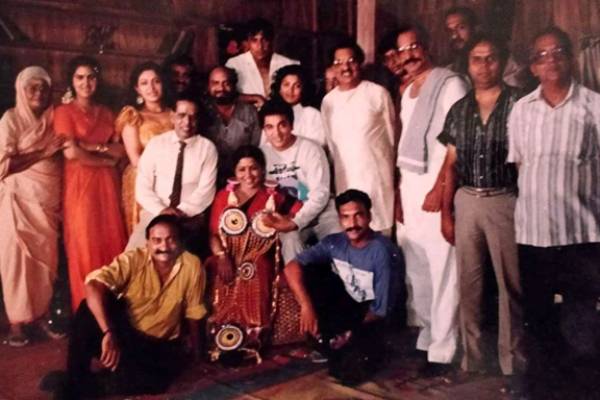 திரைக்கதை எழுதி கமல் திரைக்கதை எழுதி கமல்