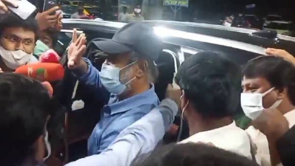 பாட்ஷா இஸ் பேக் 