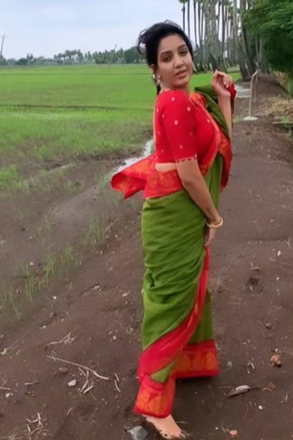 எக்ஸஸ் அழகு 