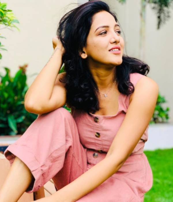 மாடல் அழகி 