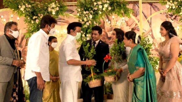 மணமக்களுக்கு பரிசு 