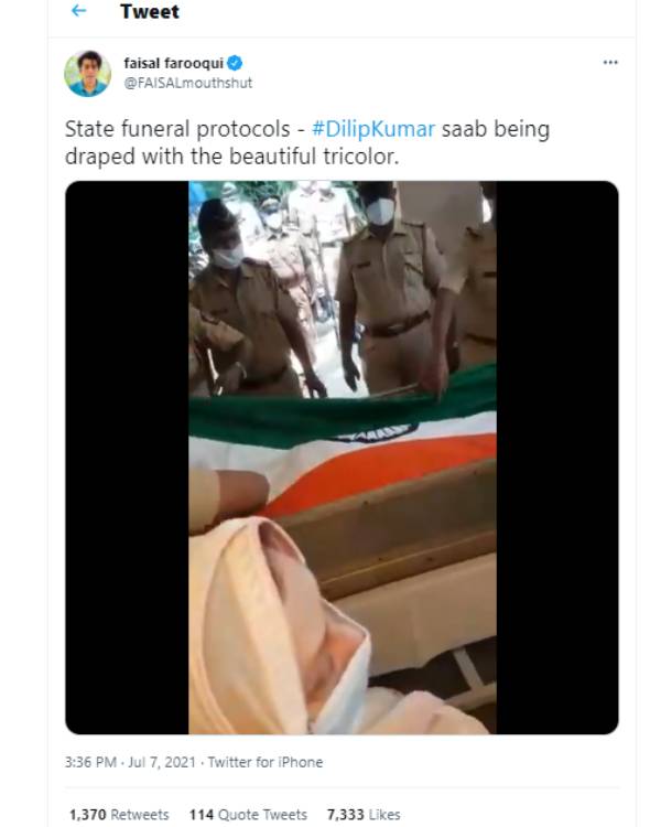 மூவர்ண கொடி போர்த்தி