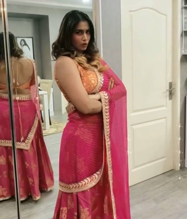 குளிர வைத்த ஷிவானியின் அம்மா 