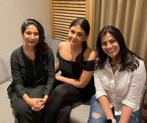 ஃபோட்டோ வெளியிட்ட வரலட்சுமி