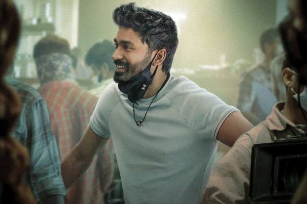 நாடு திரும்பினார் 