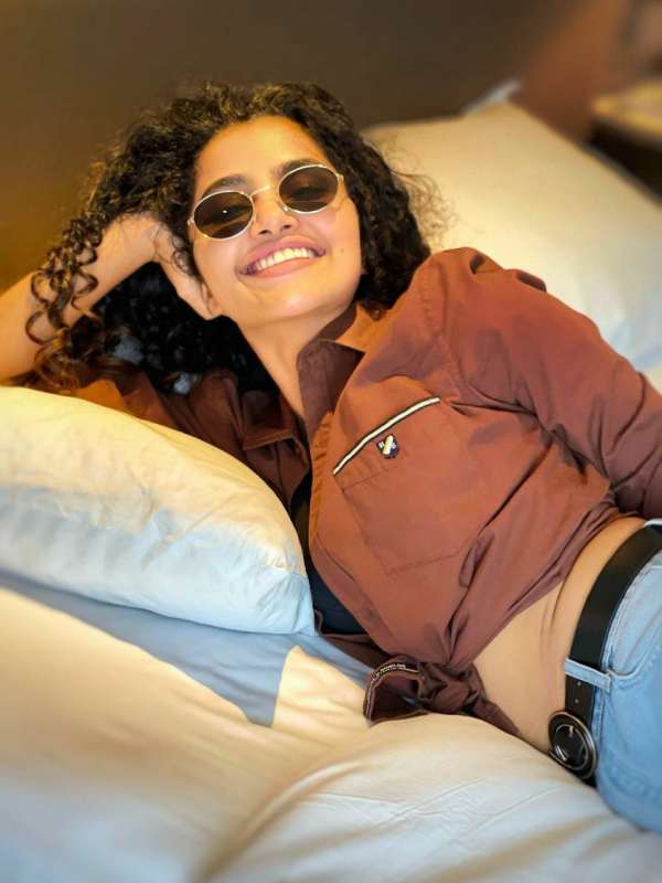 சட்டையை திருடி போட்டு 