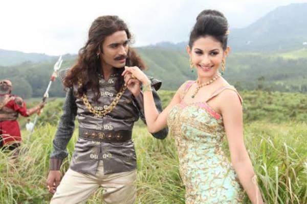 இரண்டு வேடத்தில் 