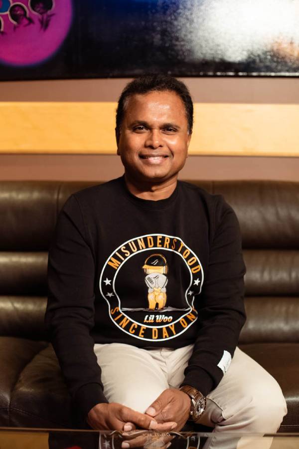 இசை வீடியோவை வெளியிட 