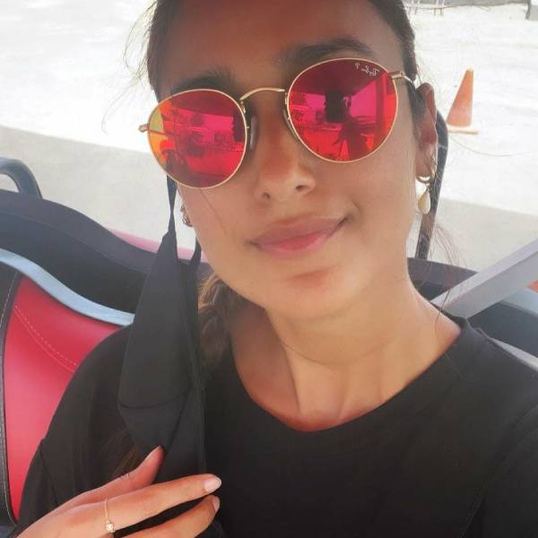 முன்னணி நடிகை 