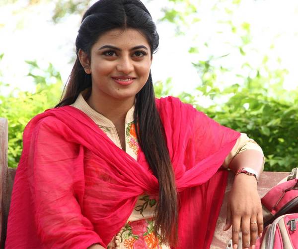 ஒரு சில படங்களில்