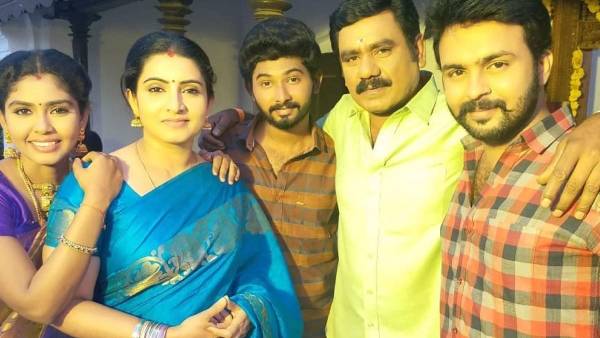 ஏராளமான ரசிகர்கள் ஏராளமான ரசிகர்கள்