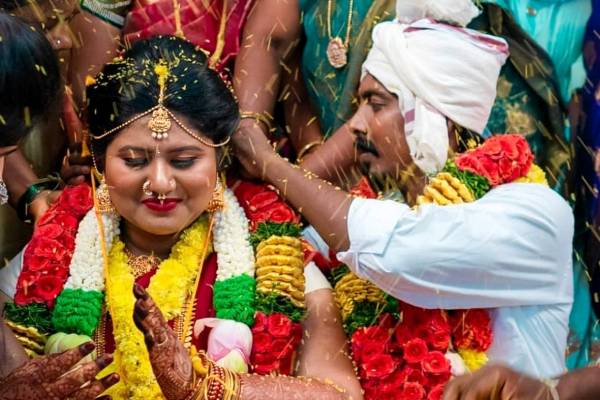 காதலியை மணந்தார்