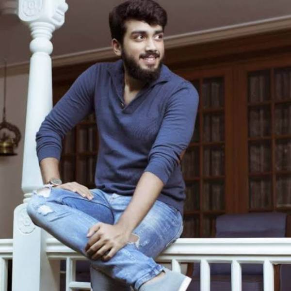 அறிமுகப் படமே தமிழில் அறிமுகப் படமே தமிழில்