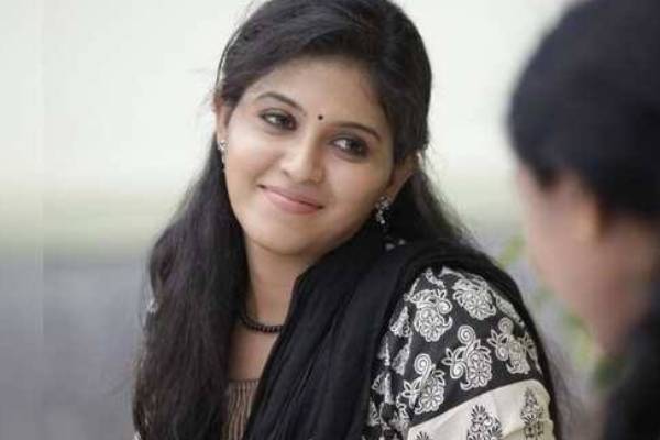 இரட்டை வேடத்தில் அஞ்சலி இரட்டை வேடத்தில் அஞ்சலி