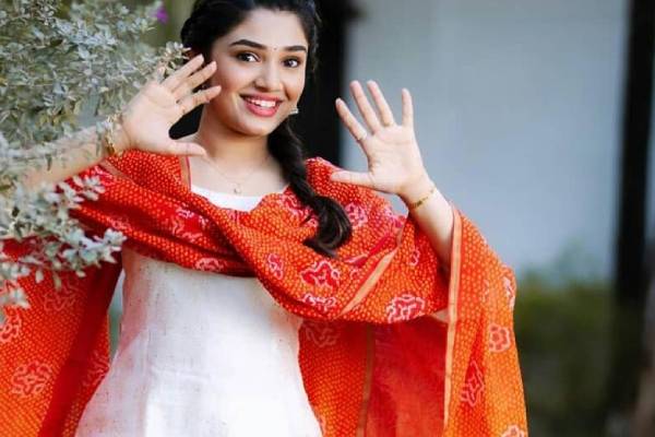 கேரவனுக்குள் சென்ற கதறிய நடிகை