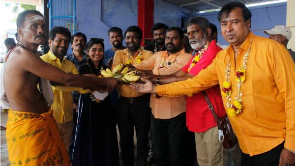 நாவலை தழுவி