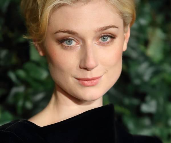 இளவரசி டயானாவாக எலிசபெத் டெபிக்கி