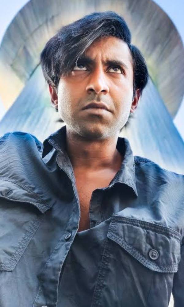 போராடிக் கொண்டுள்ளார்