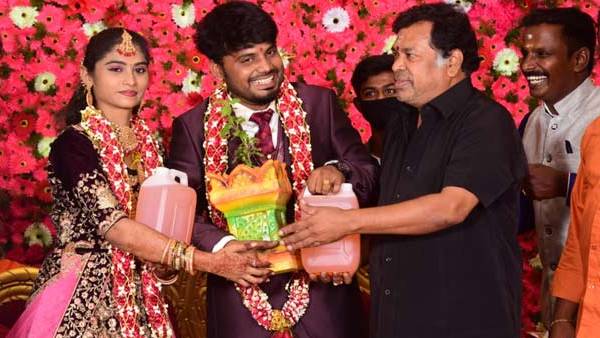 மணமக்களுக்கு பரிசு