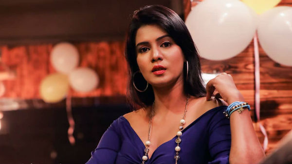 மற்ற நடிகைகளை சீண்டினார் மற்ற நடிகைகளை சீண்டினார்