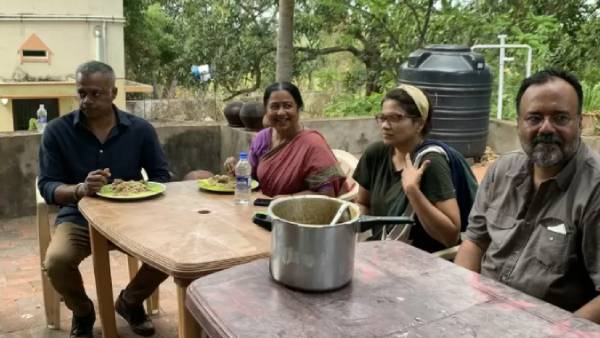 கவுதமுடன் பிரியாணி சாப்பிடும் ராதிகா கவுதமுடன் பிரியாணி சாப்பிடும் ராதிகா