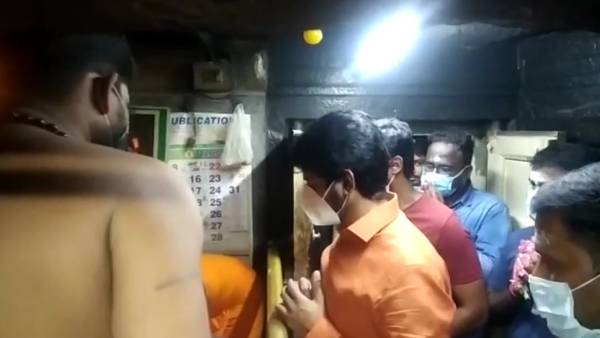 பழனி முருகன் கோவிலில் வழிபாடு 