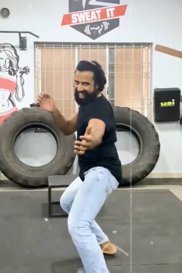 மக்கள் மனதில் ஸ்ட்ராங்கான டான்ஸிங் ரோஸ் 