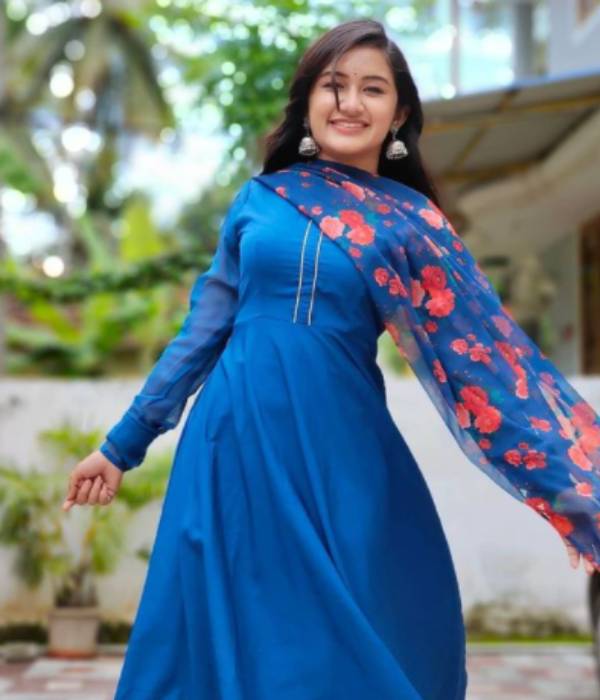 பூவே பூச்சூடவா