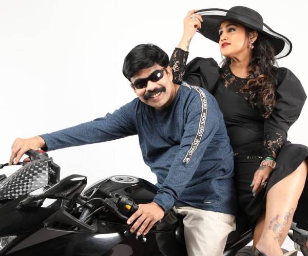 பவர் ஸ்டாருடன் போட்டோ ஷூட்