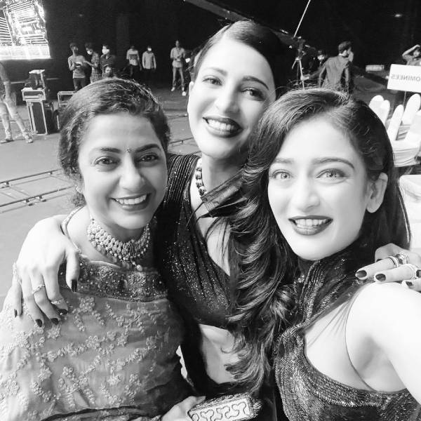 Shruthis emotional post with sister goes viral 