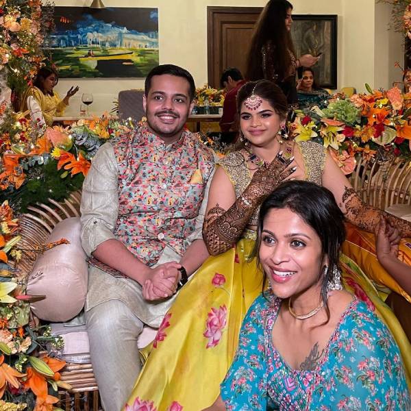 தொழிலதிபருடன் நிச்சயதார்த்தம்