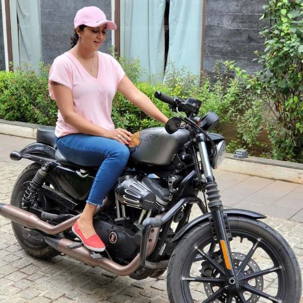 பின்னணி பாடகி