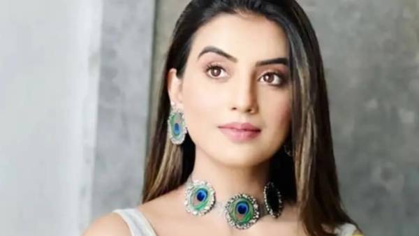 சீரியல்களிலும் நடித்துள்ள அக்ஷரா சிங்