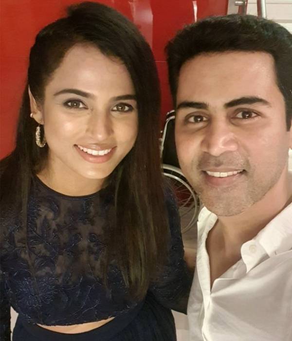 ரம்யா பாண்டியனுடன் செல்ஃபி ரம்யா பாண்டியனுடன் செல்ஃபி