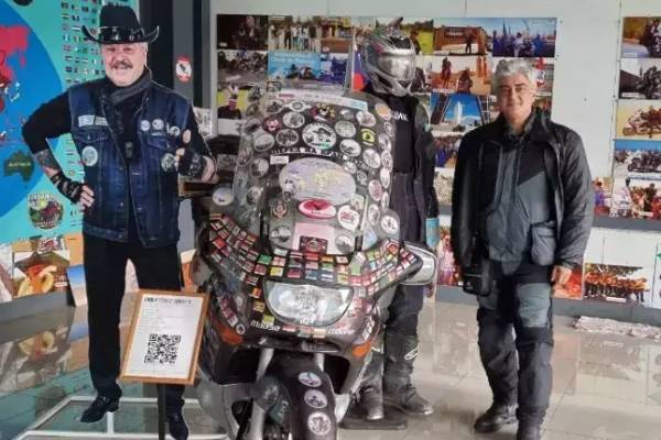 சைக்கிள் ஓட்டிய தல சைக்கிள் ஓட்டிய தல